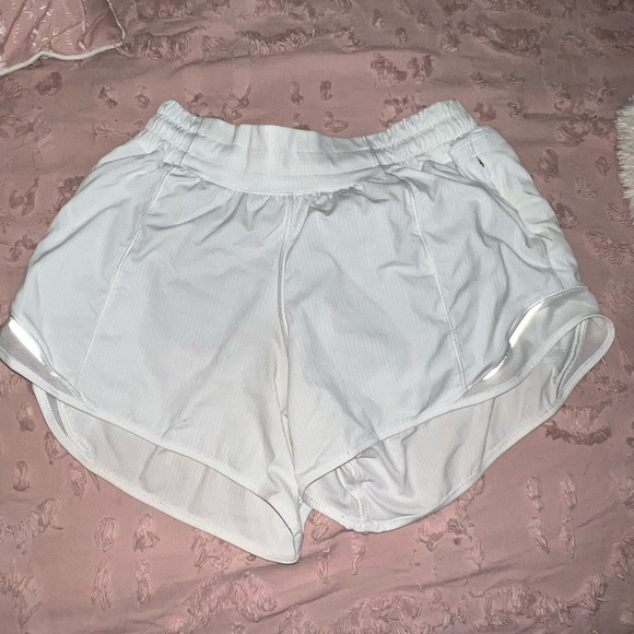 White lulu shorts - Picture 2 of 6